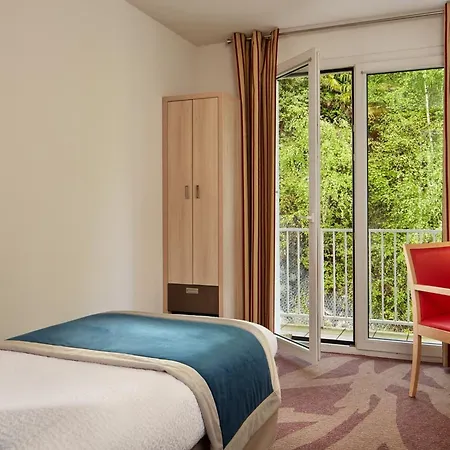 Otel Roissy 4*