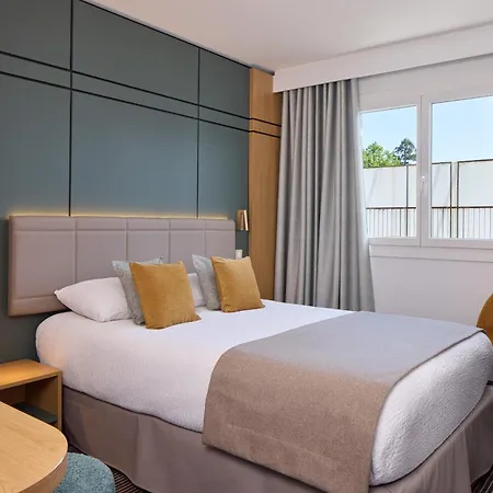 Hotel Roissy 4*