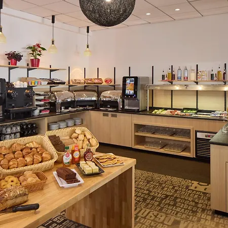 Hotel Roissy 4*