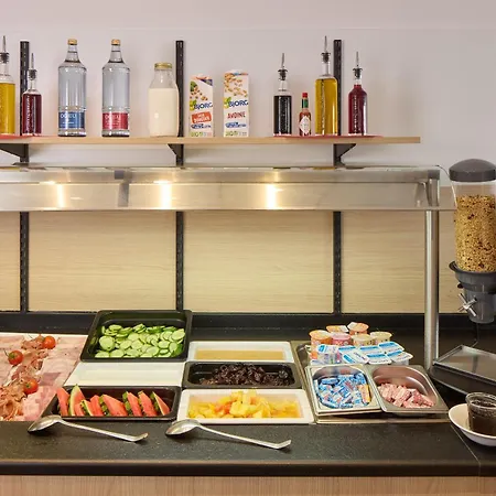Roissy Hotel 4*